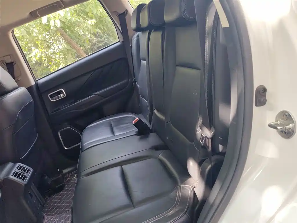 Mitsubishi Outlander 2019 2.4L 4WD Deluxe Edition 5-Seater China VI фото 15