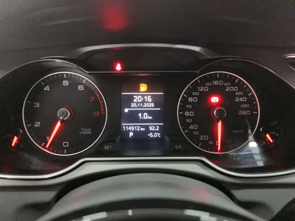 Audi A4L 2016 35 TFSI Collector's Edition S line Comfort фото 4