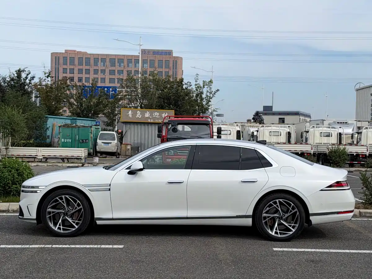 صورة 5 - Genesis G90