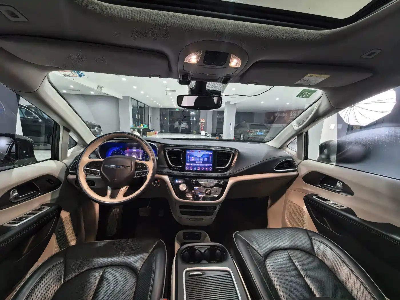 Chrysler Grand Voyager (Import) 2019 2017 3.6L Premium Edition