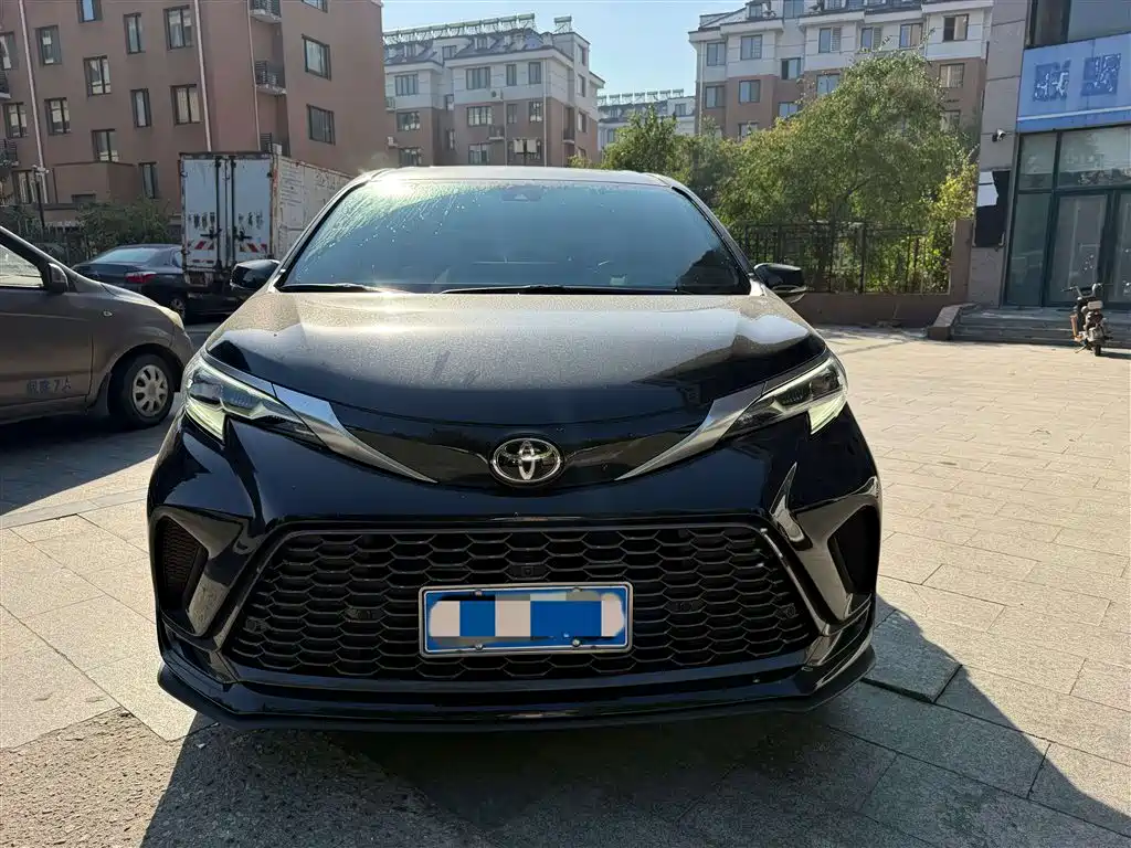Фото 2 - Toyota Granvia