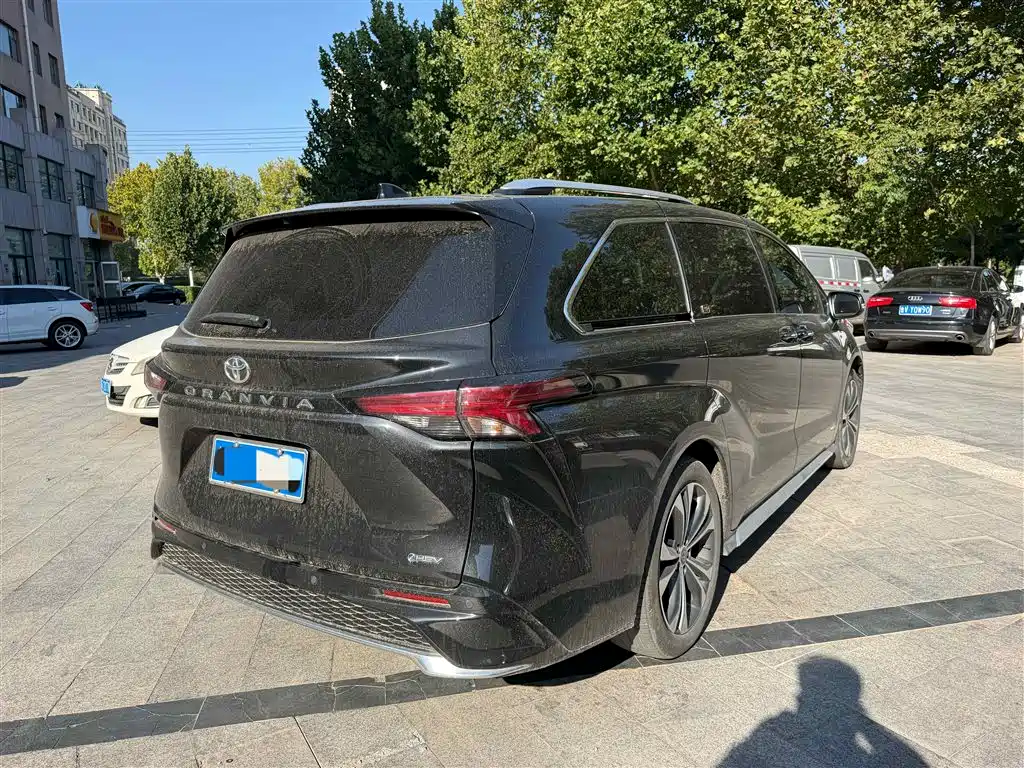 Фото 6 - Toyota Granvia