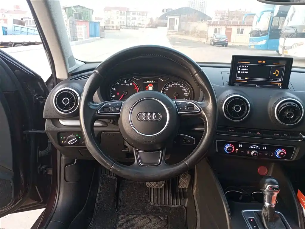 Audi A3 2015 Limousine 40 TFSI Automatic Comfort фото 3