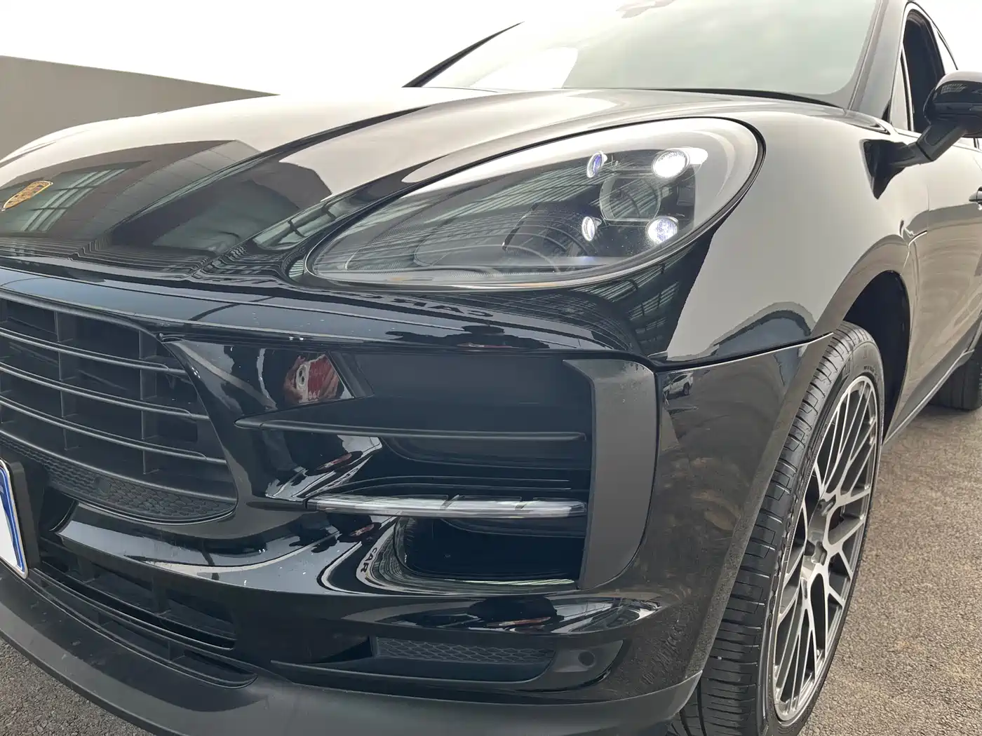 PORSCHE MACAN