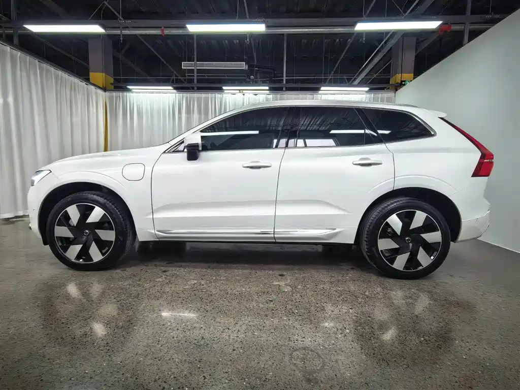 VOLVO XC60 PLUG IN HYBRID