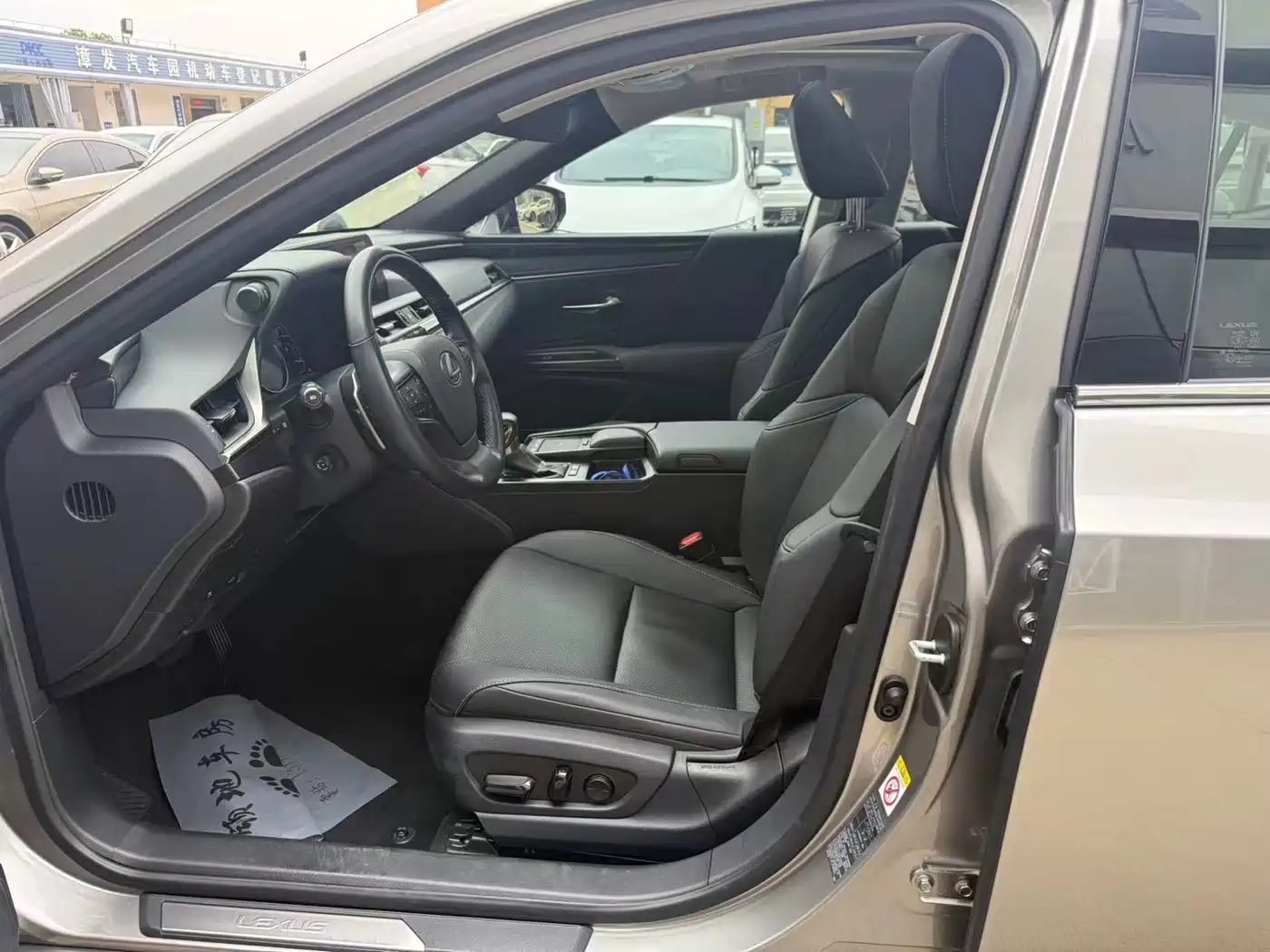 Lexus ES 2018 300h Excellence Edition China V фото 4
