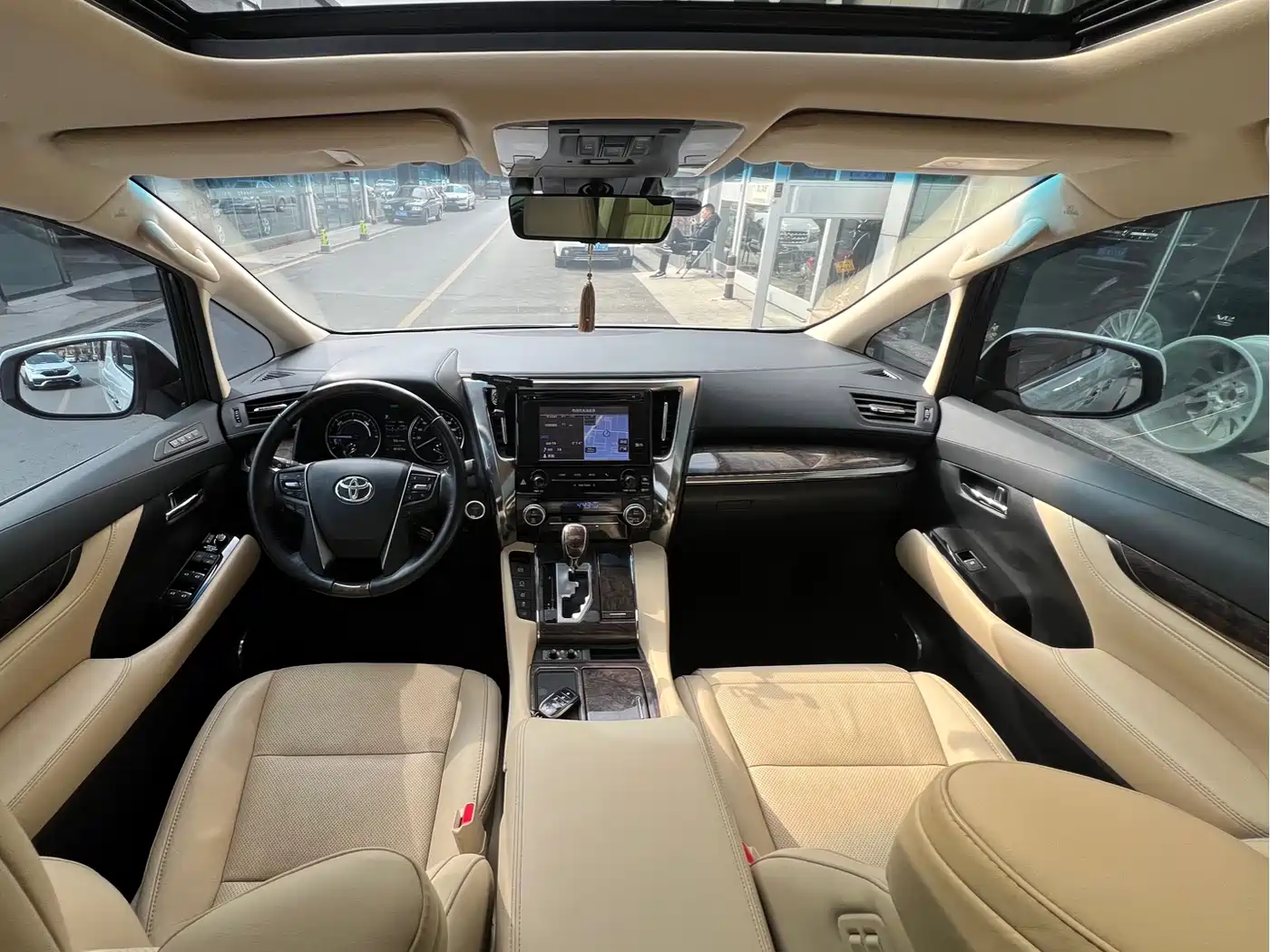 Toyota Vellfire 2019 Hybrid 2.5L HV Premium Edition фото 12