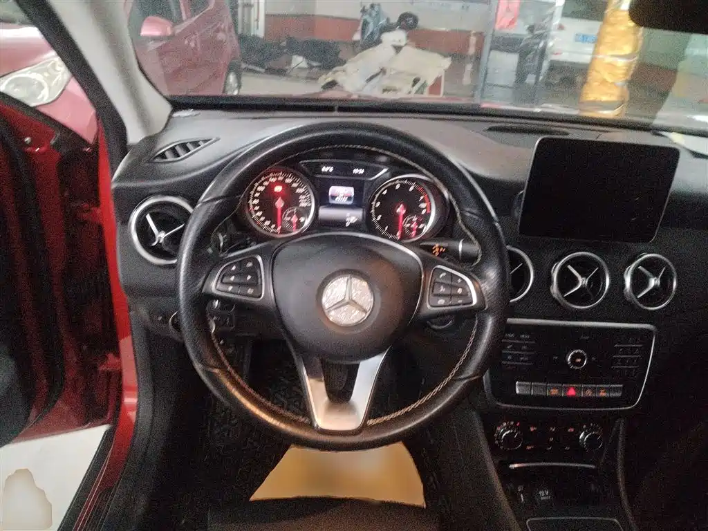 Mercedes-Benz GLA 2018 GLA 200 Dynamic фото 7