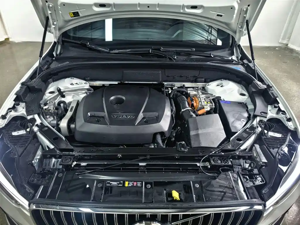 VOLVO XC60 PLUG IN HYBRID