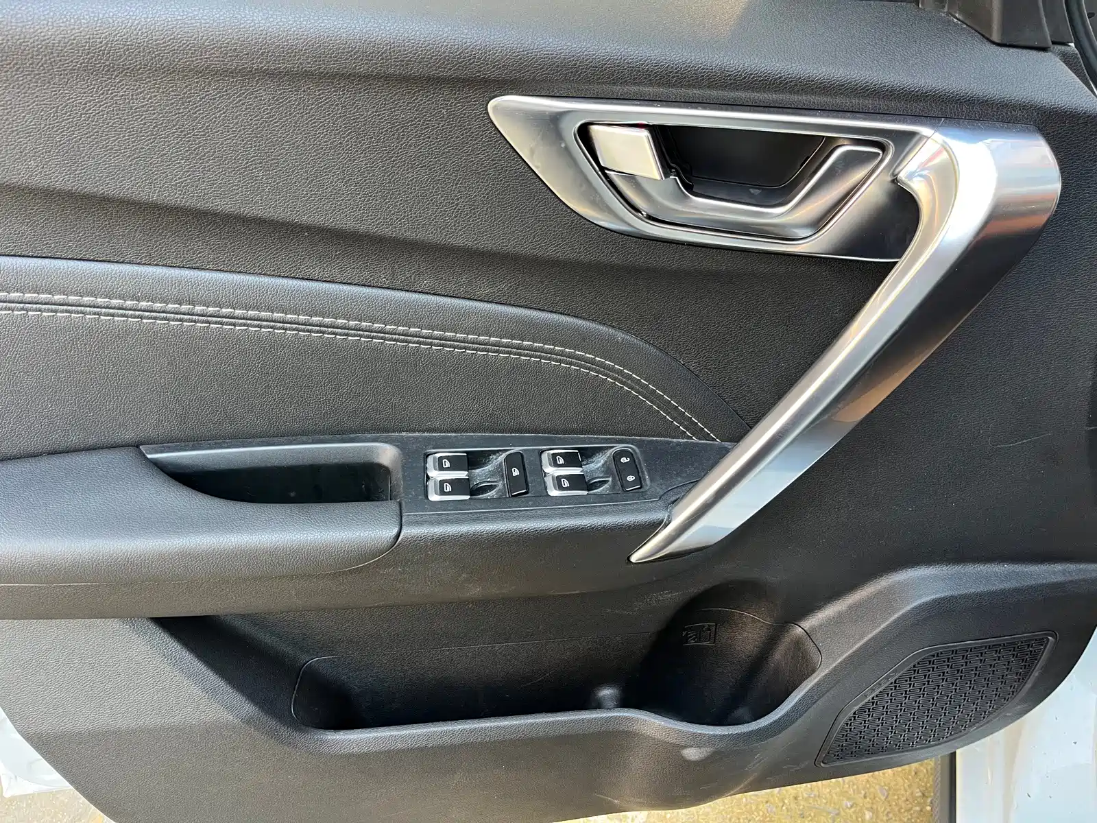 Фото 8 - Geely Vision X3