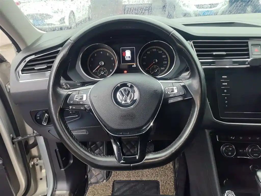 Volkswagen Tiguan L 2019 Facelift 330TSI Auto 2WD Smart Luxury China VI фото 11