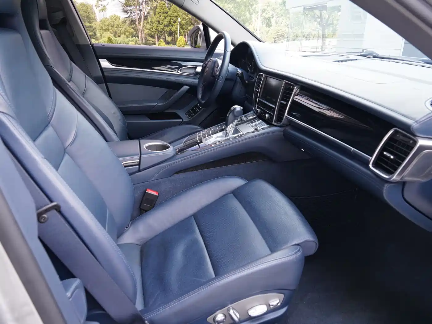 Porsche Panamera 2010 Model Panamera S 4.8L фото 6