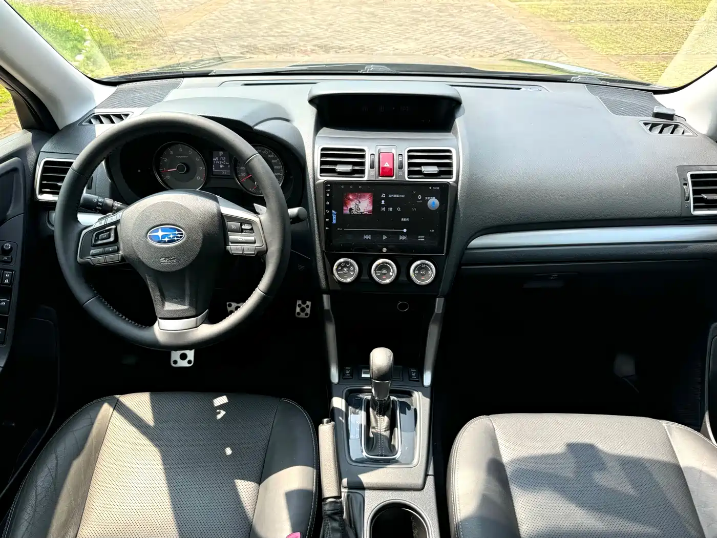 Subaru Forester 2015 2.0i Special Commemorative Edition фото 7