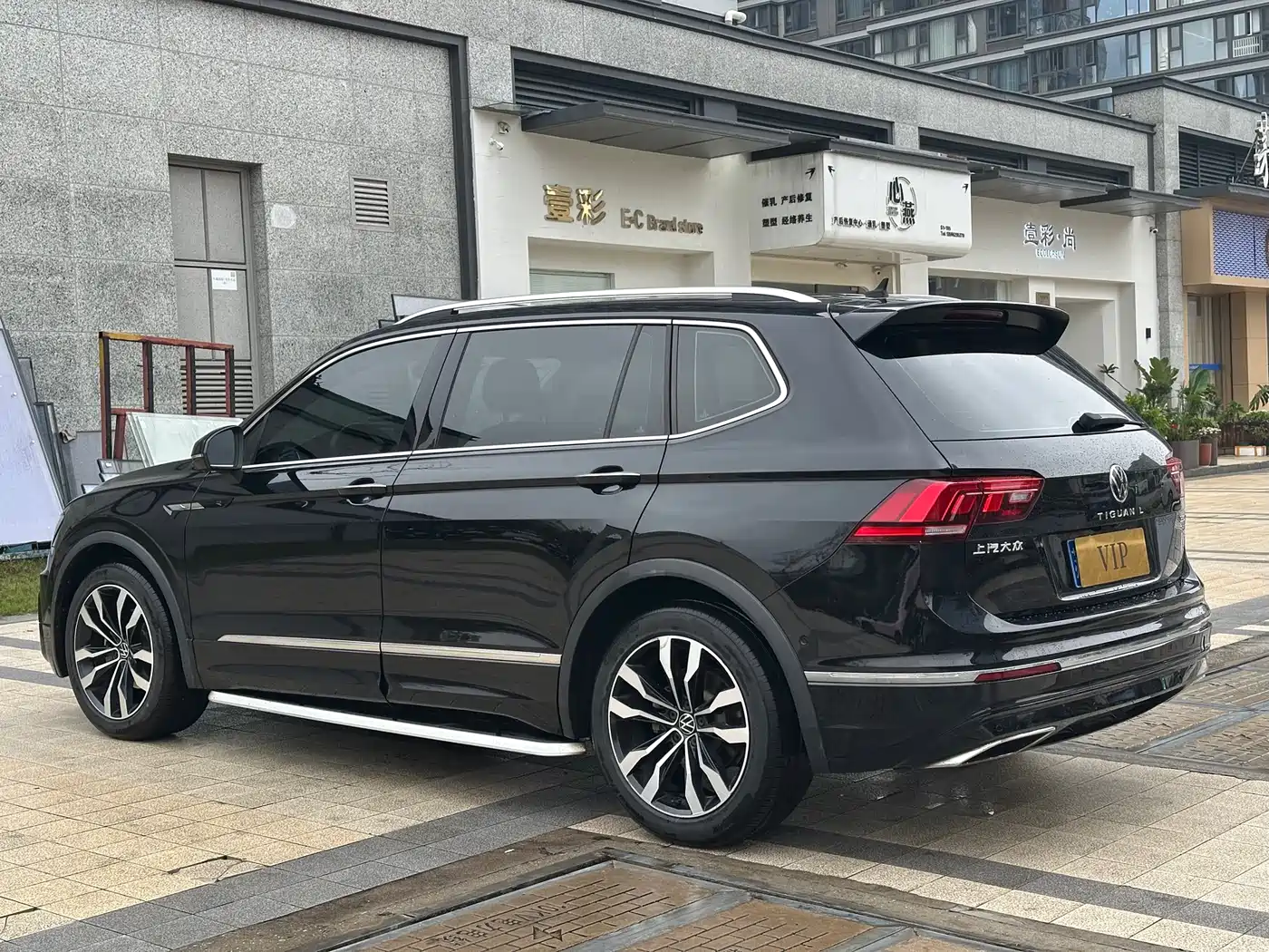 Volkswagen Tiguan L 2021 330TSI Automatic 2WD R-Line Premium фото 12