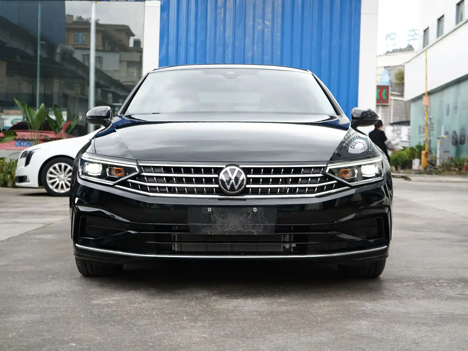 Photo 2 - Volkswagen Magotan