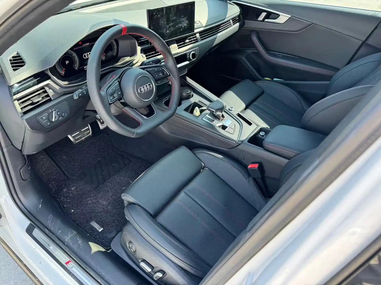 Фото 2 - Audi A4L