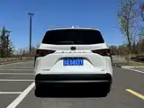 Photo 4 - Toyota Sienna