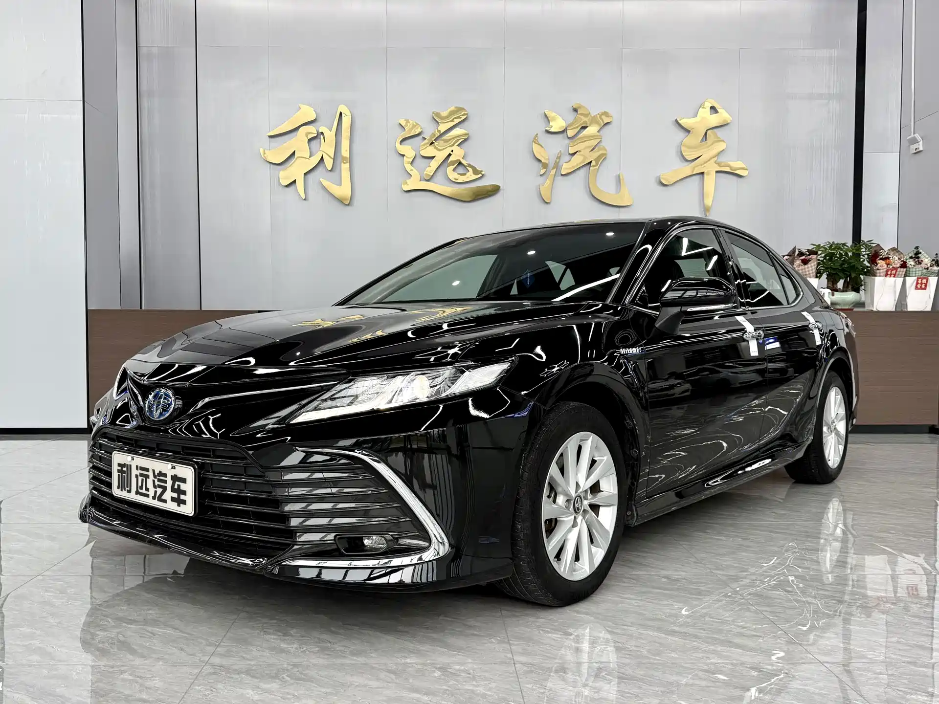 Фото 1 - Toyota Camry