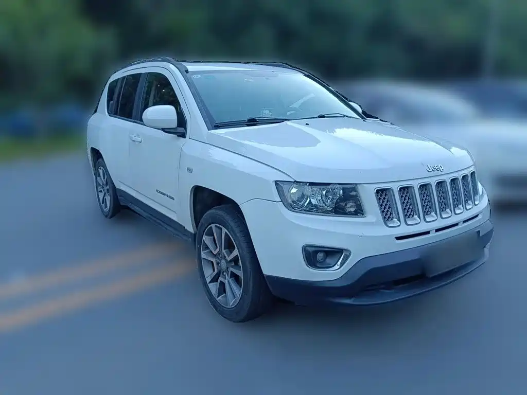 Jeep Compass (Import) 2016 2014 2.4L 4WD Luxury Navigation Edition