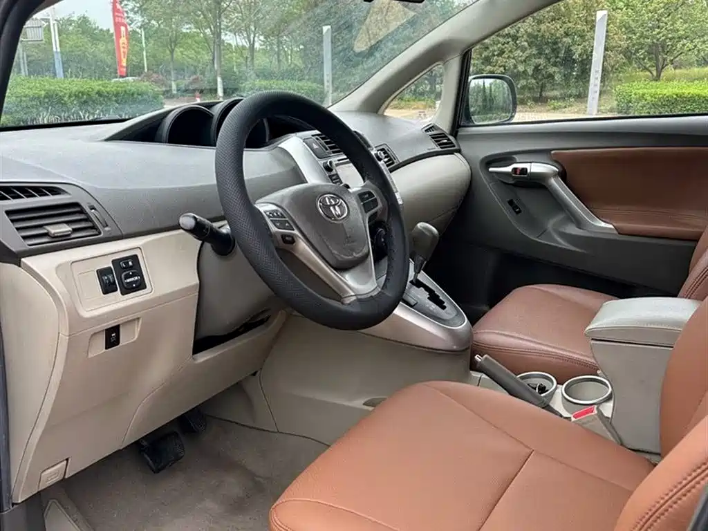 Toyota E'Z 2014 Xingyao 180E CVT Elite фото 8