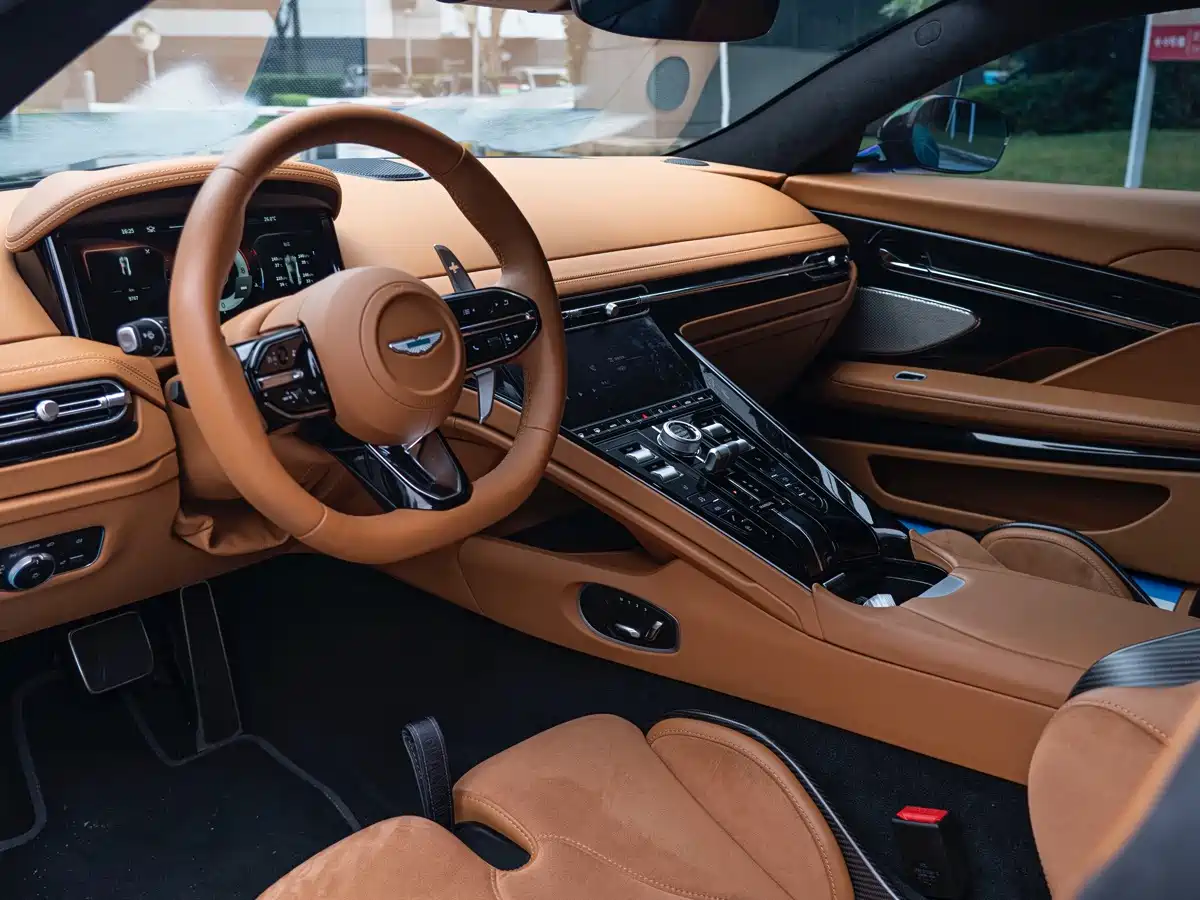 Aston Martin DB12 2024 2025 4.0T V8 Coupe