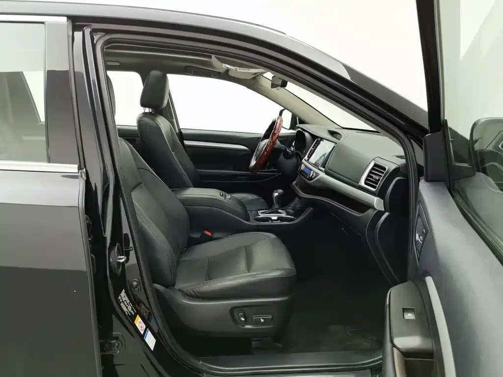 Фото 23 - Toyota Highlander