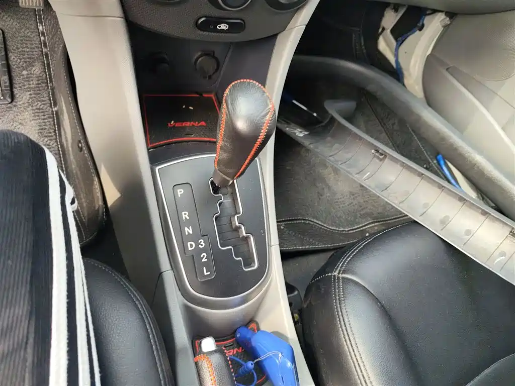 Hyundai Verna 2014 1.4L Automatic Smart GLS фото 10