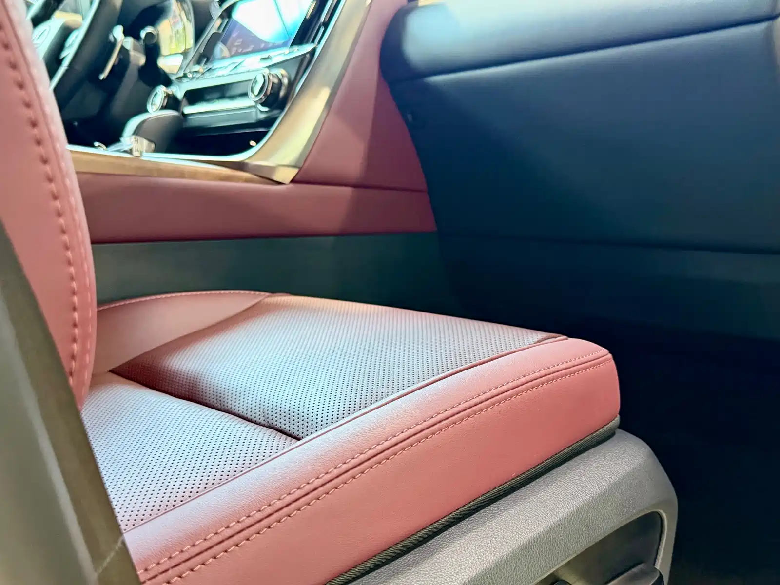 Фото 23 - Lexus LX