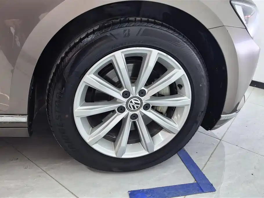 Volkswagen Magotan 2017 330TSI DSG Leading фото 6