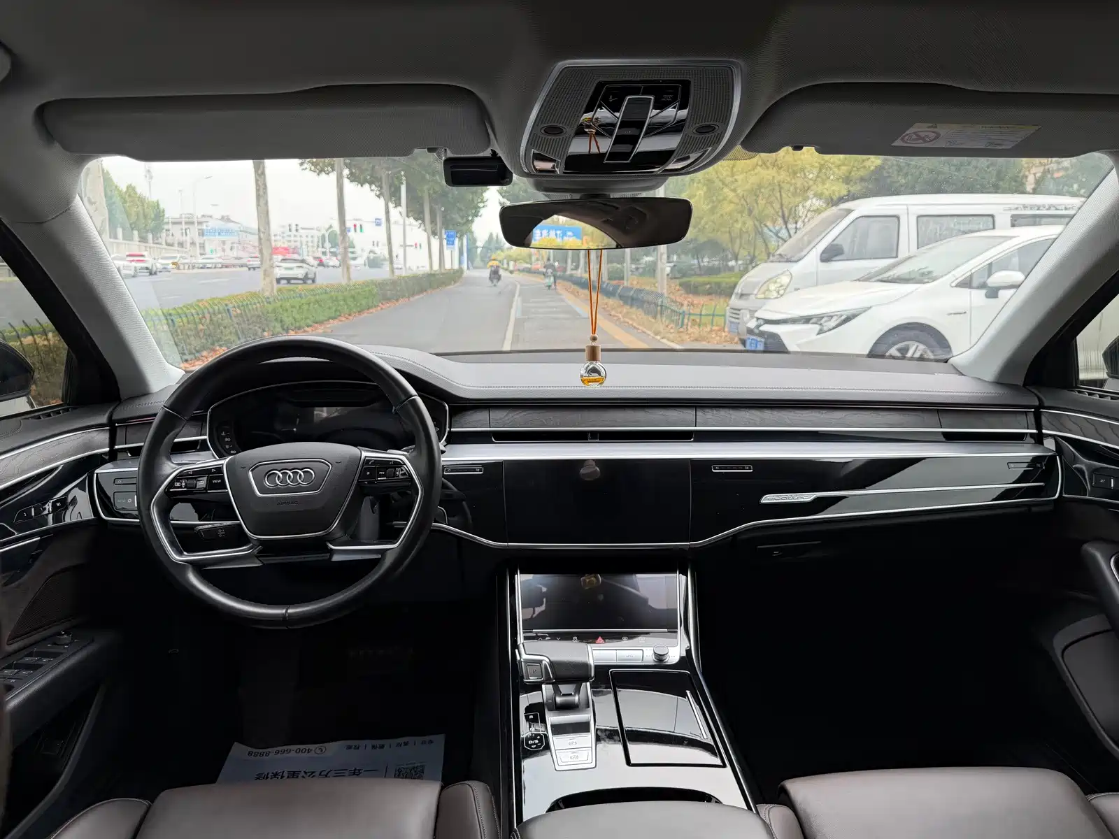 Фото 13 - Audi A8