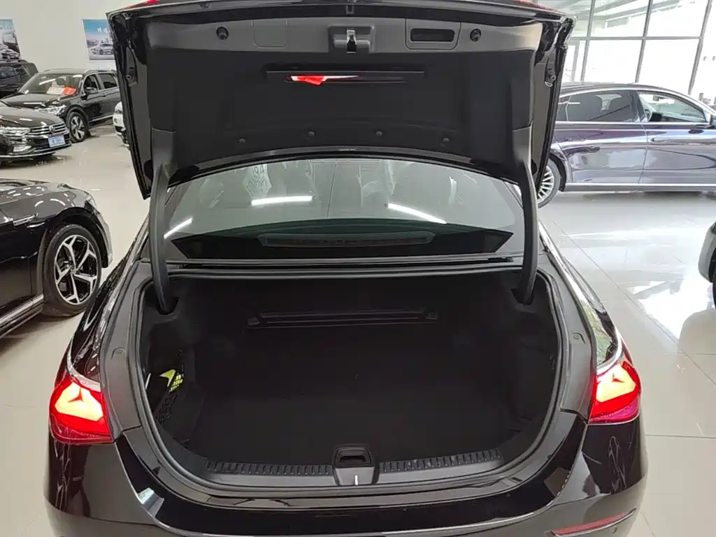 Mercedes-Benz E-Class 2026 2025 E 260 L