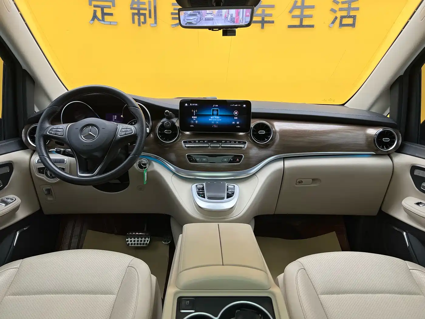 Mercedes-Benz V-Class 2021 V 260 L Long Wheelbase Luxury Edition фото 15