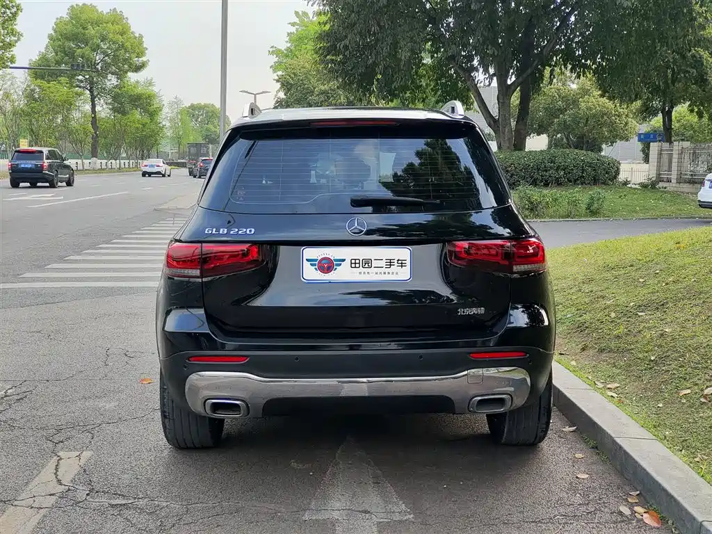 MERCEDES-BENZ GLB