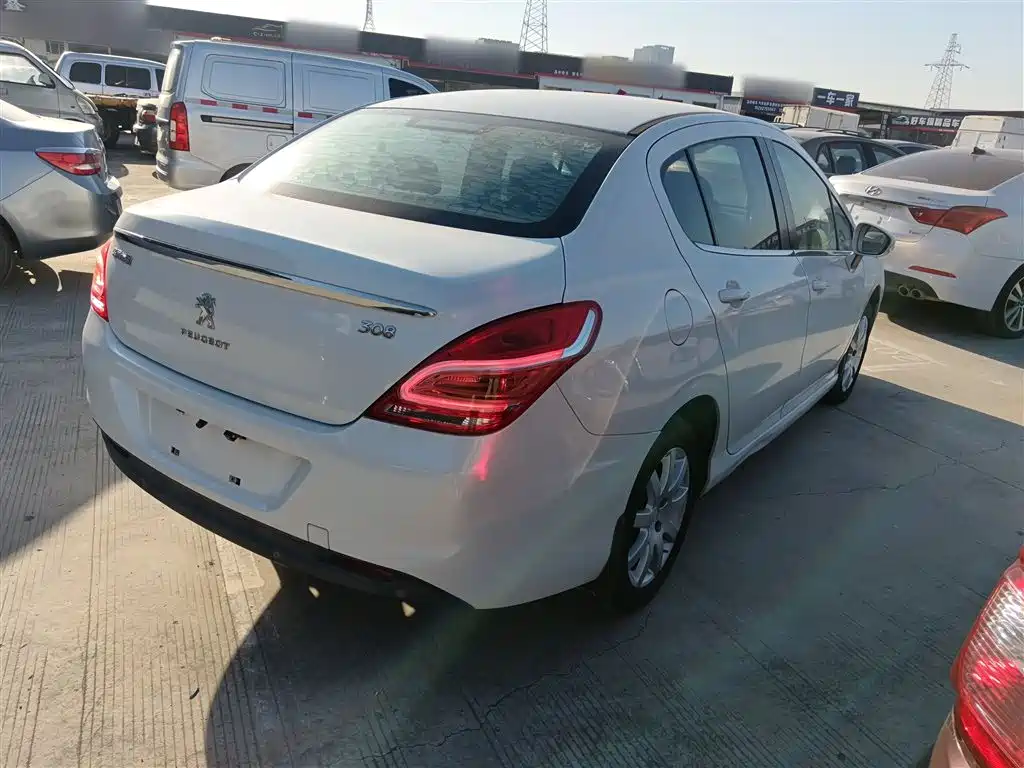 Peugeot 308 2014 Model Joy Edition Classic 1.6L Manual Superior Style фото 23