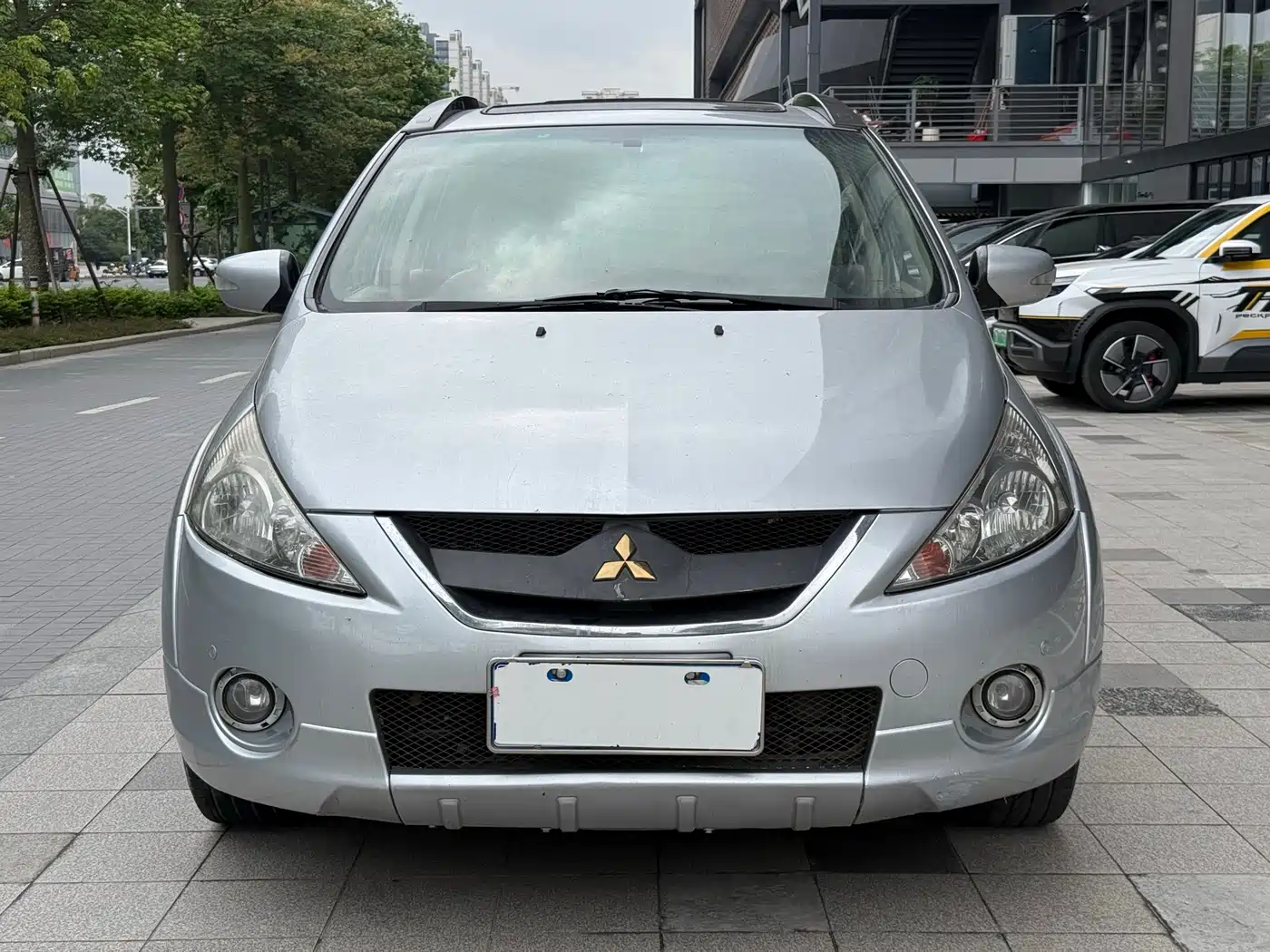 Mitsubishi Grandis 2009 2.4 6-Seater Elite Version фото 2