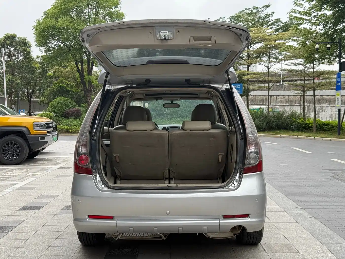Mitsubishi Grandis 2009 2.4 6-Seater Elite Version фото 9