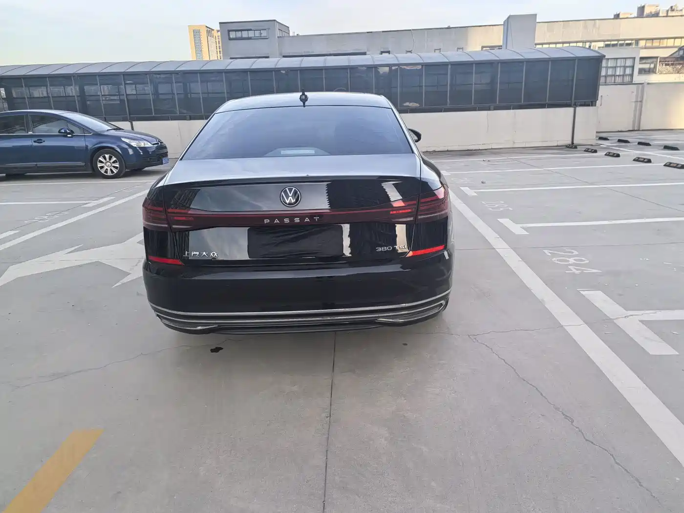 صورة 10 - Volkswagen Passat