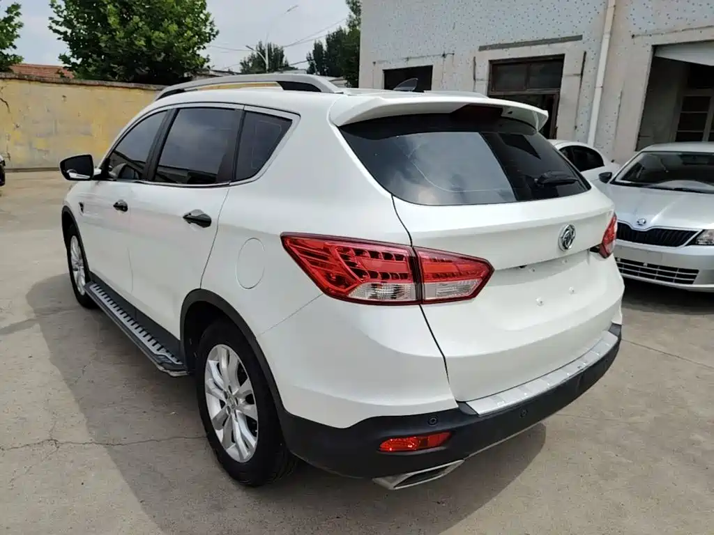 Dongfeng Aeolus Dongfeng Fengshen AX7 2016 2015 2.3L Automatic Premium