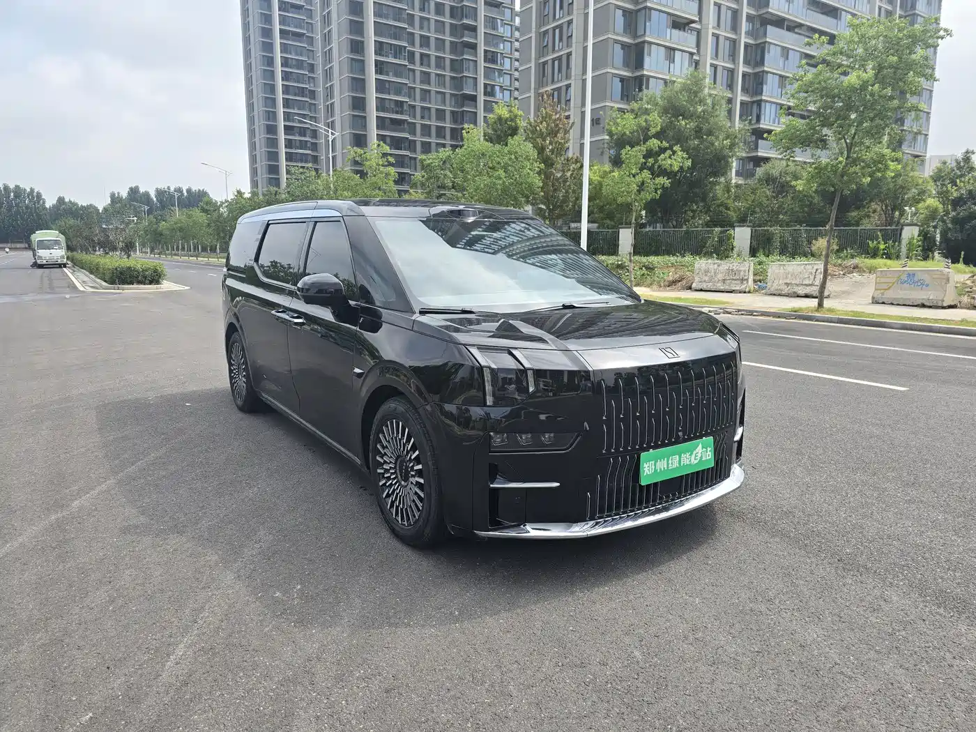 ZEEKR 009 2025 2024 6-seat Executive AWD 108kWh