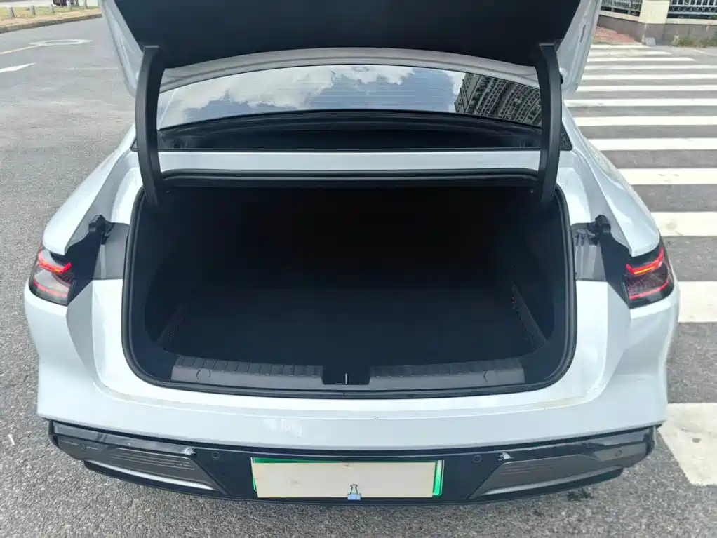 Фото 7 - Geely Galaxy Galaxy E8