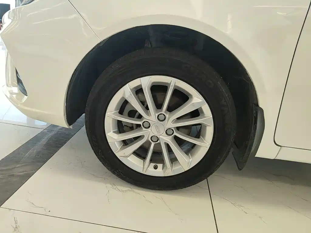 Фото 23 - Geely Vision