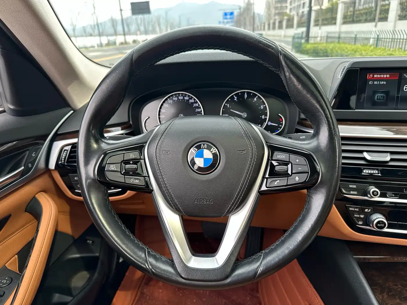 BMW 5 Series 2018 528Li Launch Special Edition фото 17