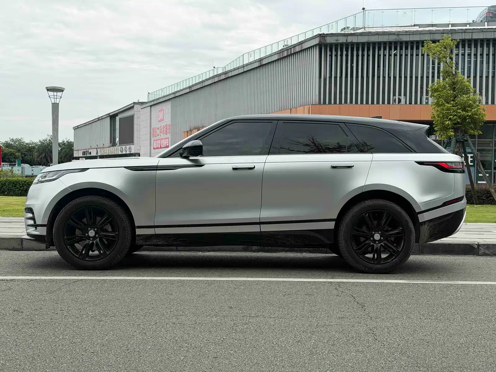 Фото 4 - Land Rover Range Rover Velar