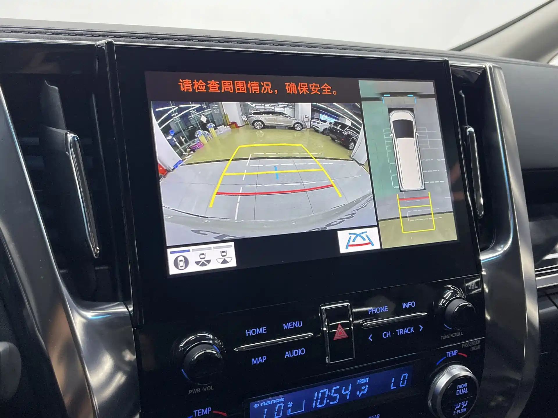 Фото 13 - Toyota Vellfire