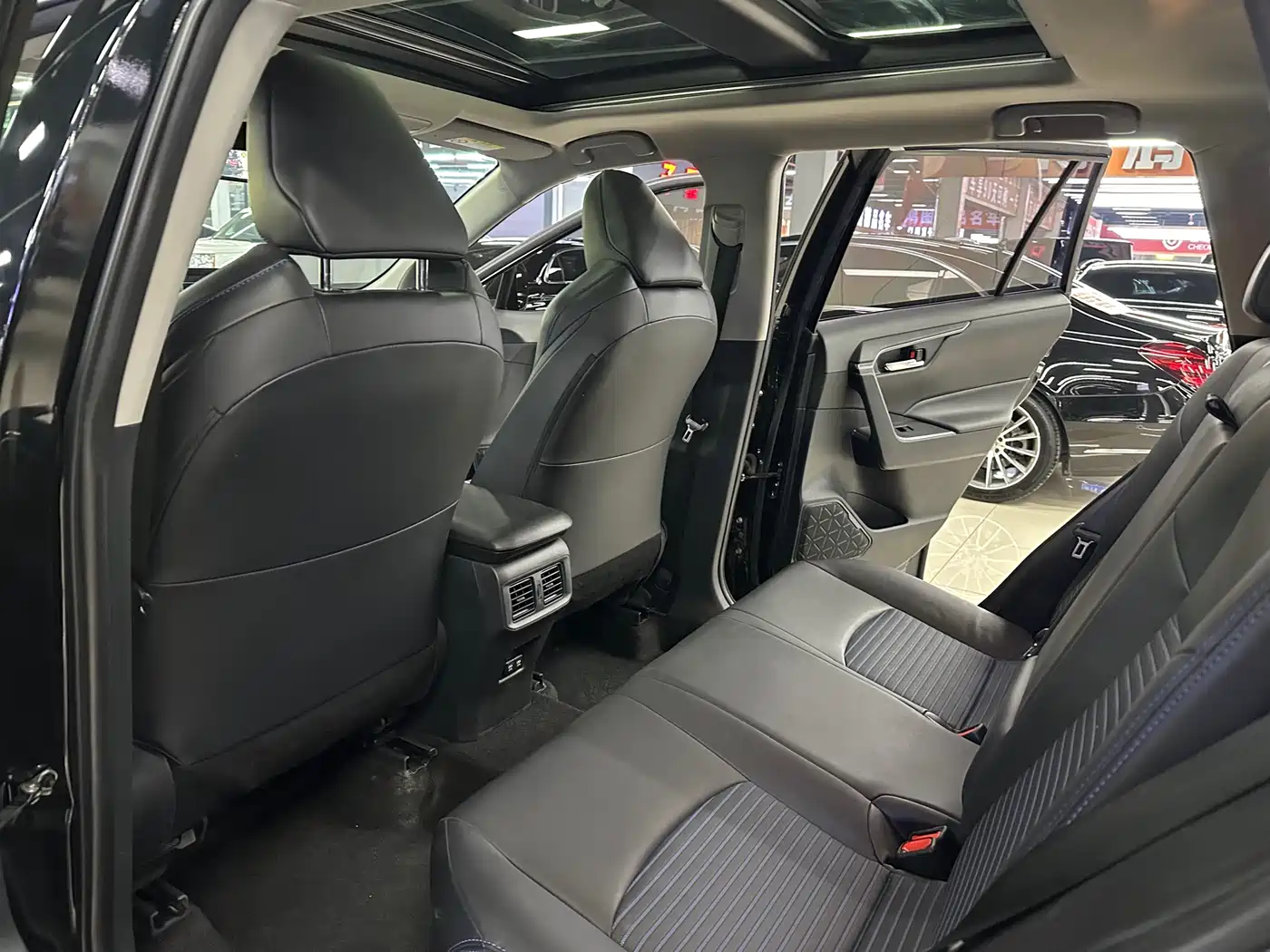 Toyota Wildlander 2020 Hybrid 2.5L E-CVT FWD Tech Edition фото 8