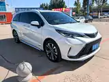 Фото 3 - Toyota Granvia