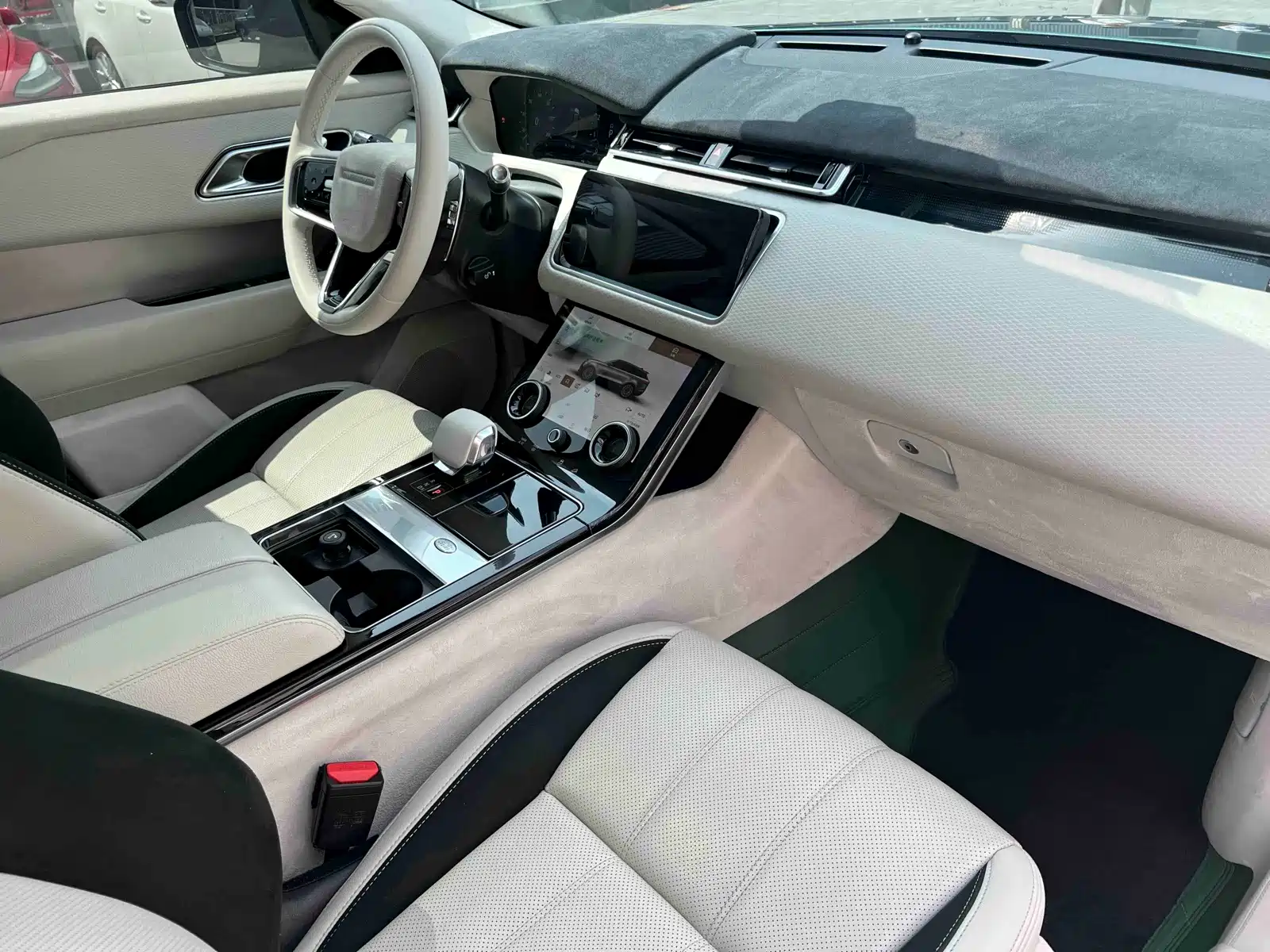 Фото 14 - Land Rover Range Rover Velar