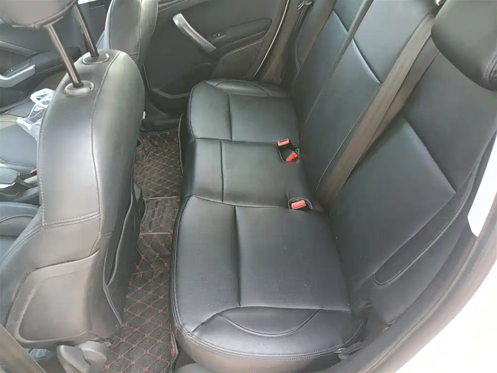 Peugeot 2008 2014 1.6L Automatic Fashion Edition фото 9