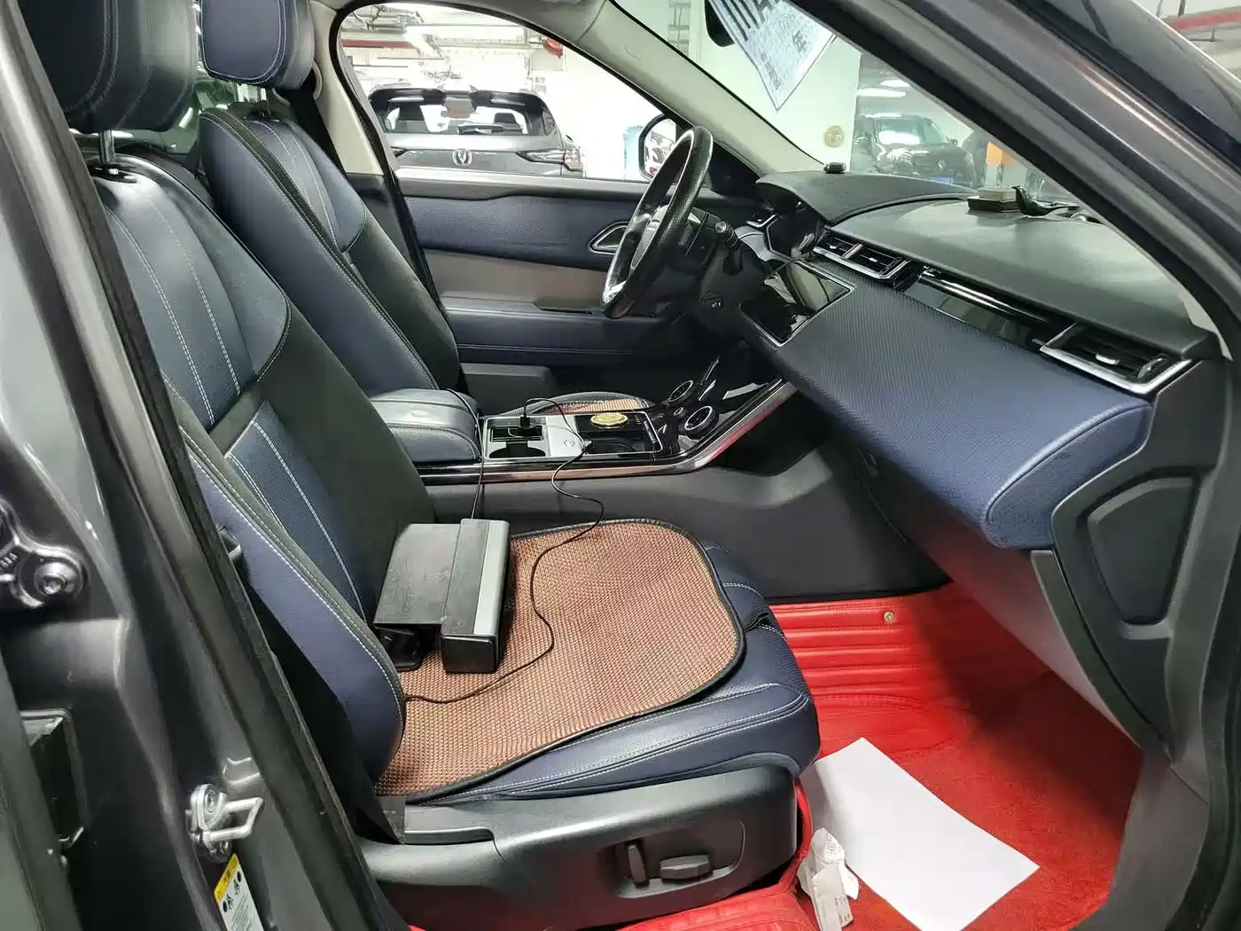 Фото 16 - Land Rover Range Rover Velar