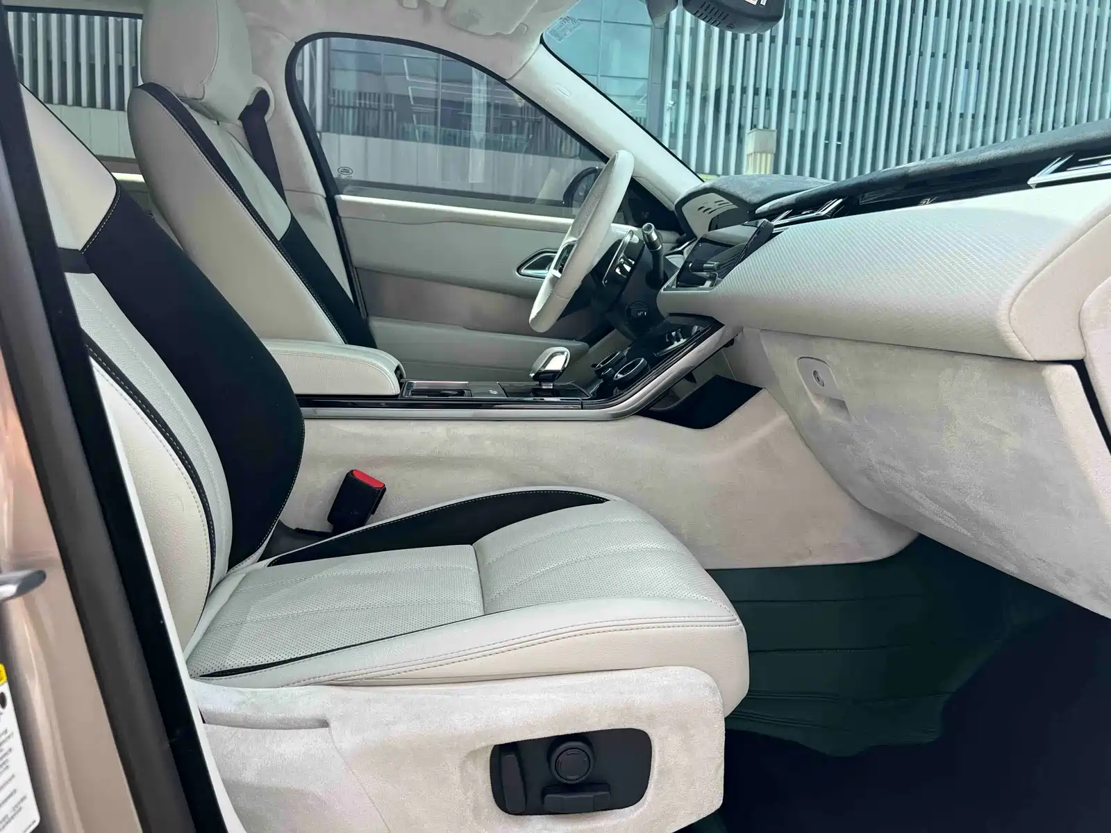 Фото 16 - Land Rover Range Rover Velar